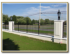 Aluminum perimeter fence